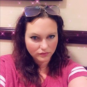 Meet your Posher, Holly